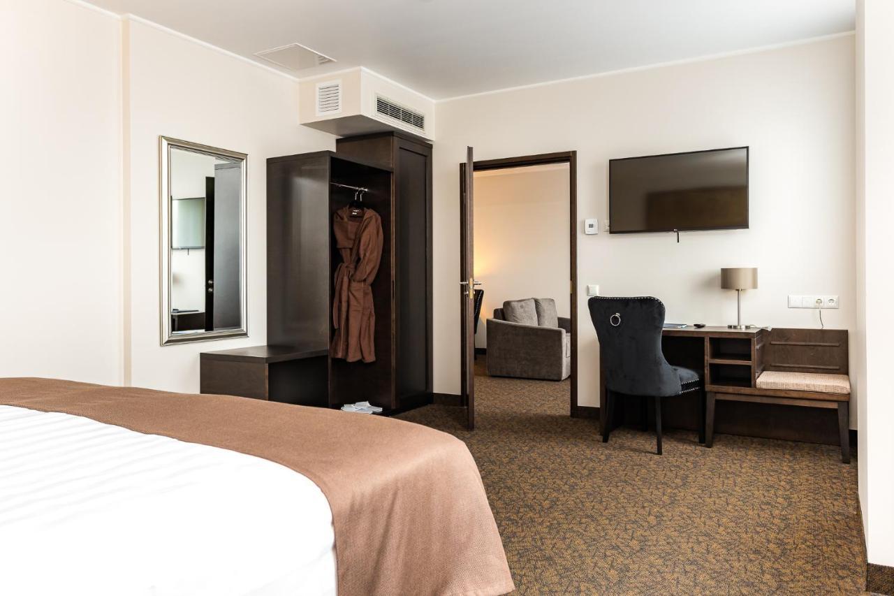 Adoryal Hotell ทาลลินน์ ภายนอก รูปภาพ