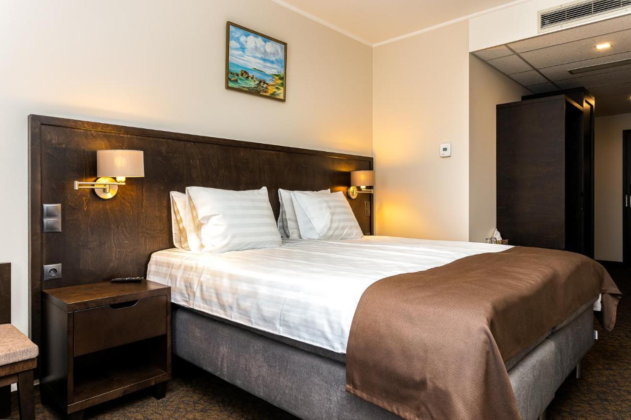 Adoryal Hotell ทาลลินน์ ภายนอก รูปภาพ