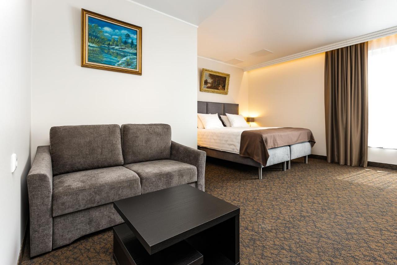 Adoryal Hotell ทาลลินน์ ภายนอก รูปภาพ