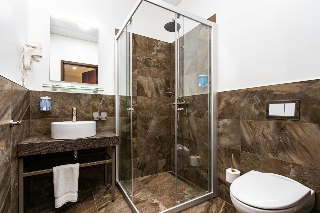 Adoryal Hotell ทาลลินน์ ภายนอก รูปภาพ