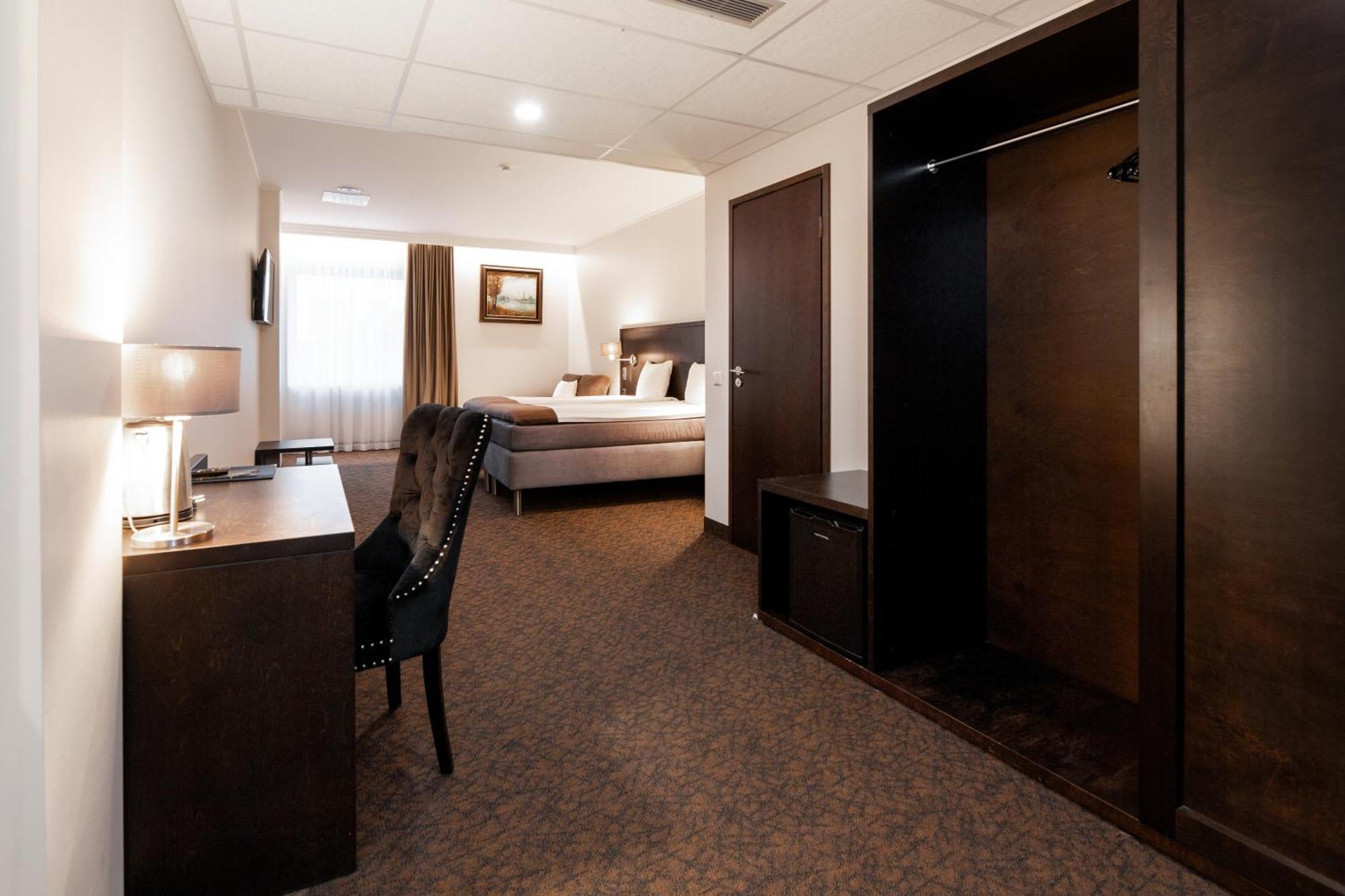 Adoryal Hotell ทาลลินน์ ภายนอก รูปภาพ