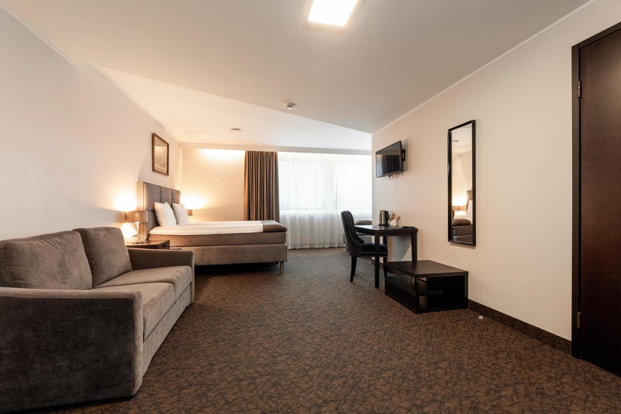 Adoryal Hotell ทาลลินน์ ภายนอก รูปภาพ