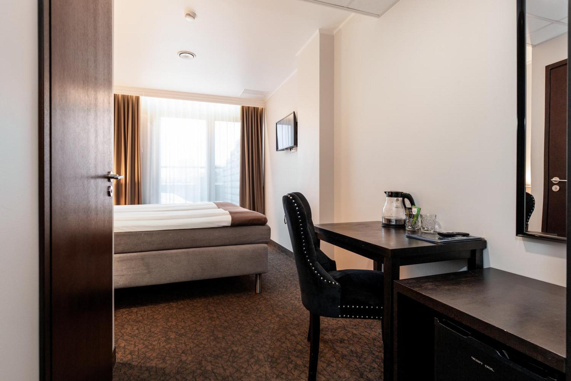 Adoryal Hotell ทาลลินน์ ภายนอก รูปภาพ