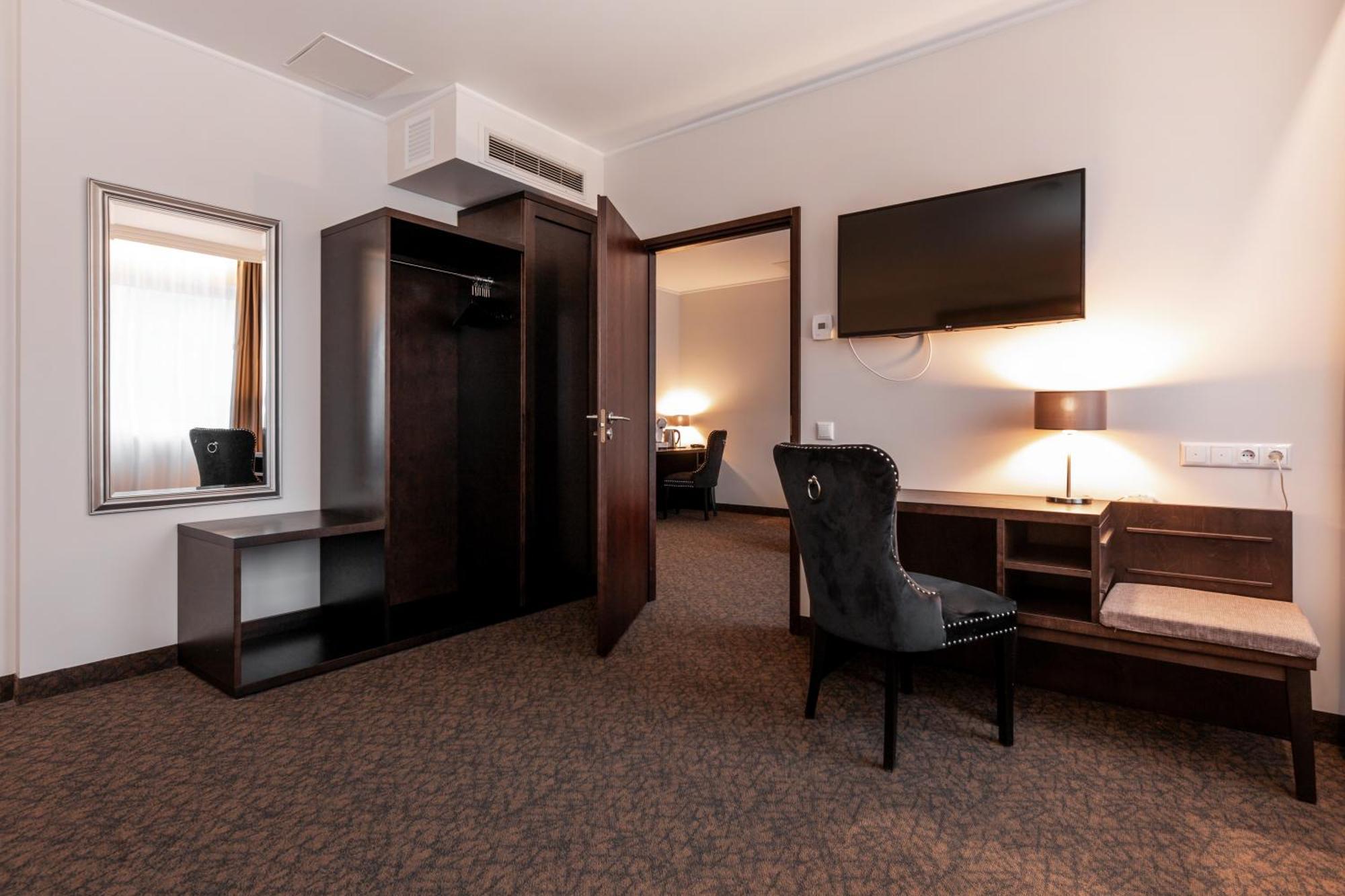 Adoryal Hotell ทาลลินน์ ภายนอก รูปภาพ