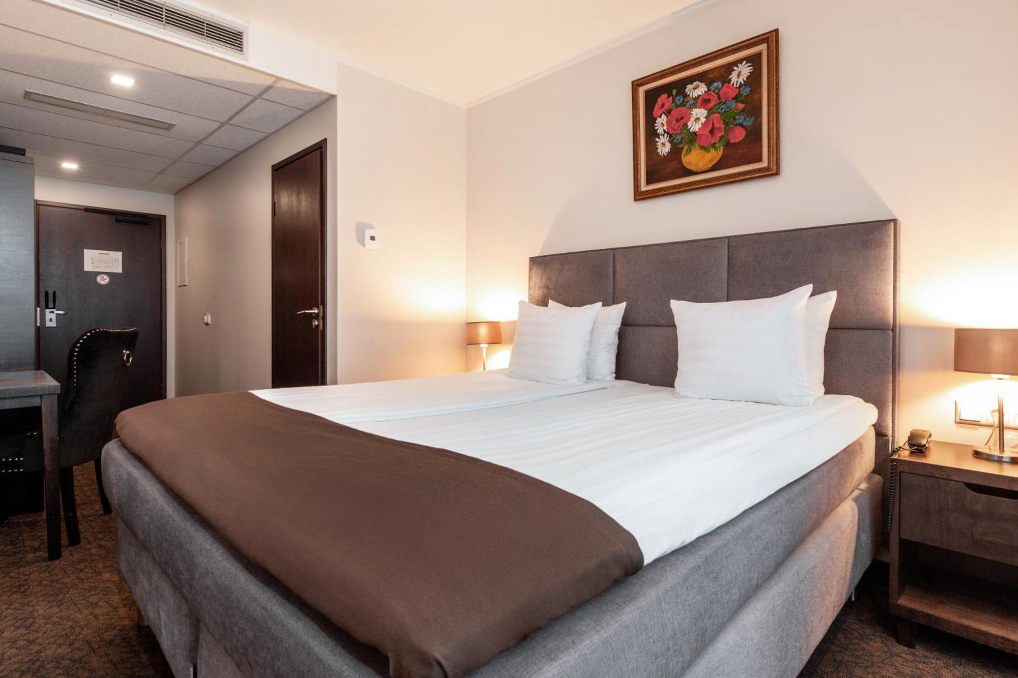 Adoryal Hotell ทาลลินน์ ภายนอก รูปภาพ