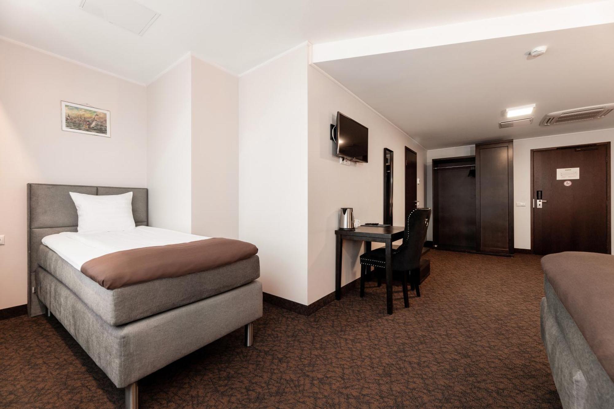 Adoryal Hotell ทาลลินน์ ภายนอก รูปภาพ